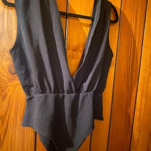 Boohoo black plunged neck bodysuit Sz. 10
